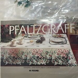 NWT Pfaltzgraff 60 Rounds Tablecloth